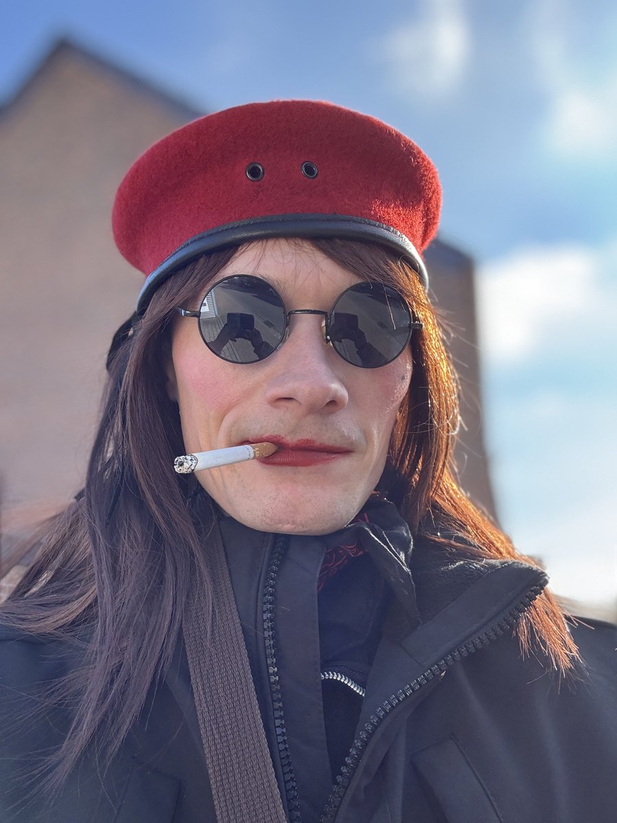 AhLeeGee_'s tweet photo. @Kuchngeschmack Geht auch als teilzeitfrau? https://t.co/smCKMtu2Bq