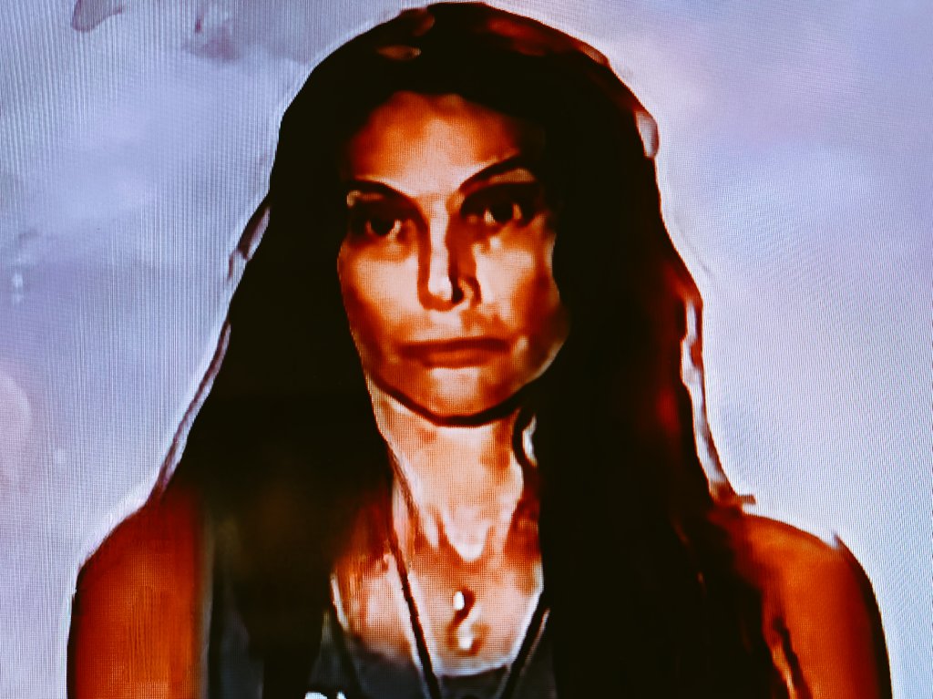 A arañado a Juanpi
Le ha puesto las uñas en los ojos a Manu
A empujado a Sandra 

EXPULSIÓN DISCIPLINARIA PARA CRISTINA

#GHDUOCUENTAS6 #ghduo15f