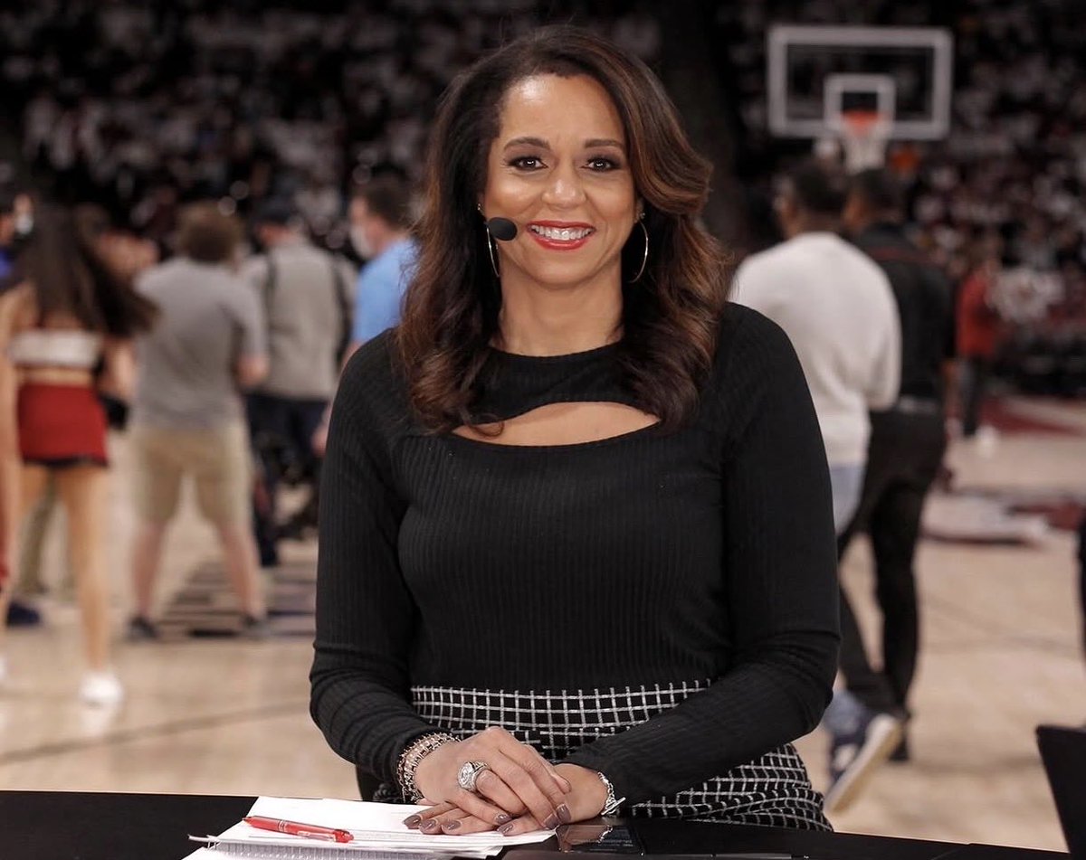 I don’t even wanna listen to games unless <a href="/CAROLYNPECK/">CAROLYN PECK</a> is on the mic! Best in the business. Argue wit yo momma.