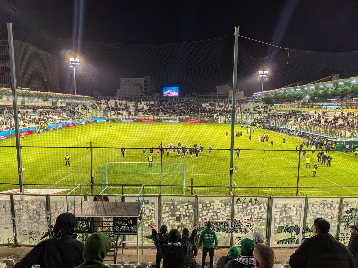 Μπράβο στους παίχτες που ήρθαν να τα ακούσουν. 

Αλλά δεν είναι οι παίχτες που φταίνε.-
#paofc