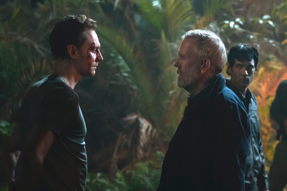 JorgeFoley1977's tweet image. Hugh Laurie ha modelado el mejor villano "Bond Style" fuera de la franquicia y quizás Tom Hiddleston hubiera sido un buen 007. Lo que es innegable es que #TheNightManager es la mejor serie con aroma Bondiano que puedes ver. Nos os la perdáis en @PrimeVideoES #ElInfiltrado