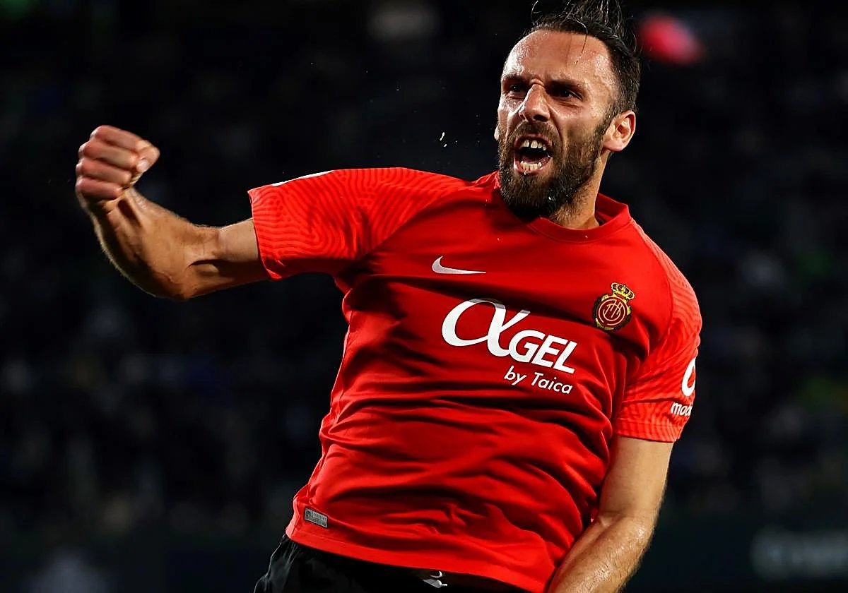 #DATO ¡Entre los más determinantes! Jugadores con 15+ goles hasta J.24 con MAYOR % de goles de su equipo anotados:

[58,1%] Quini en Sporting 75/76
[56,8%] Salva en Racing 99/00
[56,1%] Baltazar en Atleti 88/89
[55,6%] Kodro en RSociedad 93/94
[55,2%] MURIQI EN MALLORCA 25/26