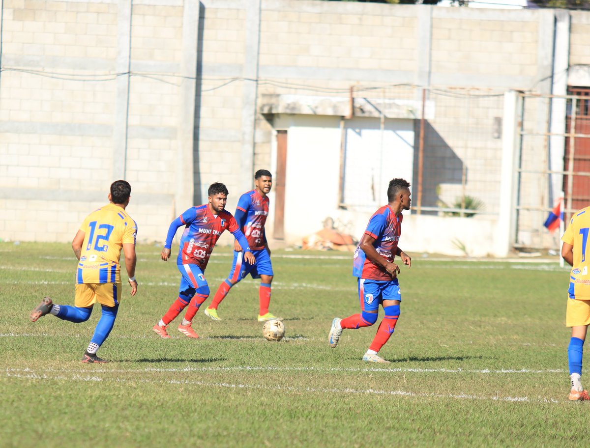 💥💢⚽️ GOLAZOOOOOO DE OLIVER RODAS La clavó al ángulo izquierdo de Brian Prado. BOMBAZOOO inatajableeeeeeeee....

Ipala 0-1 Santa Lucía Cotz | Min. 30