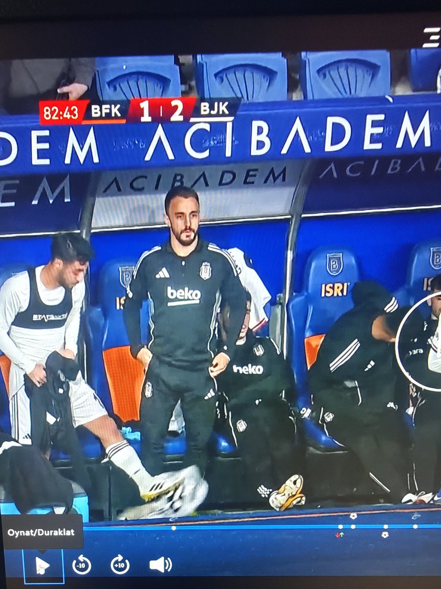 bcantturk's tweet photo. Kartal Kayra kadro dışı bırakılmalı, açıklaması olamaz. O forma kutsaldır. @Besiktas @forzabesiktas https://t.co/cNojG67HZk