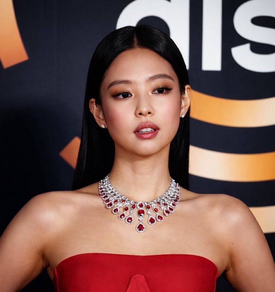 jennie but as you scroll, she surpasses blackpink in another category- a thread