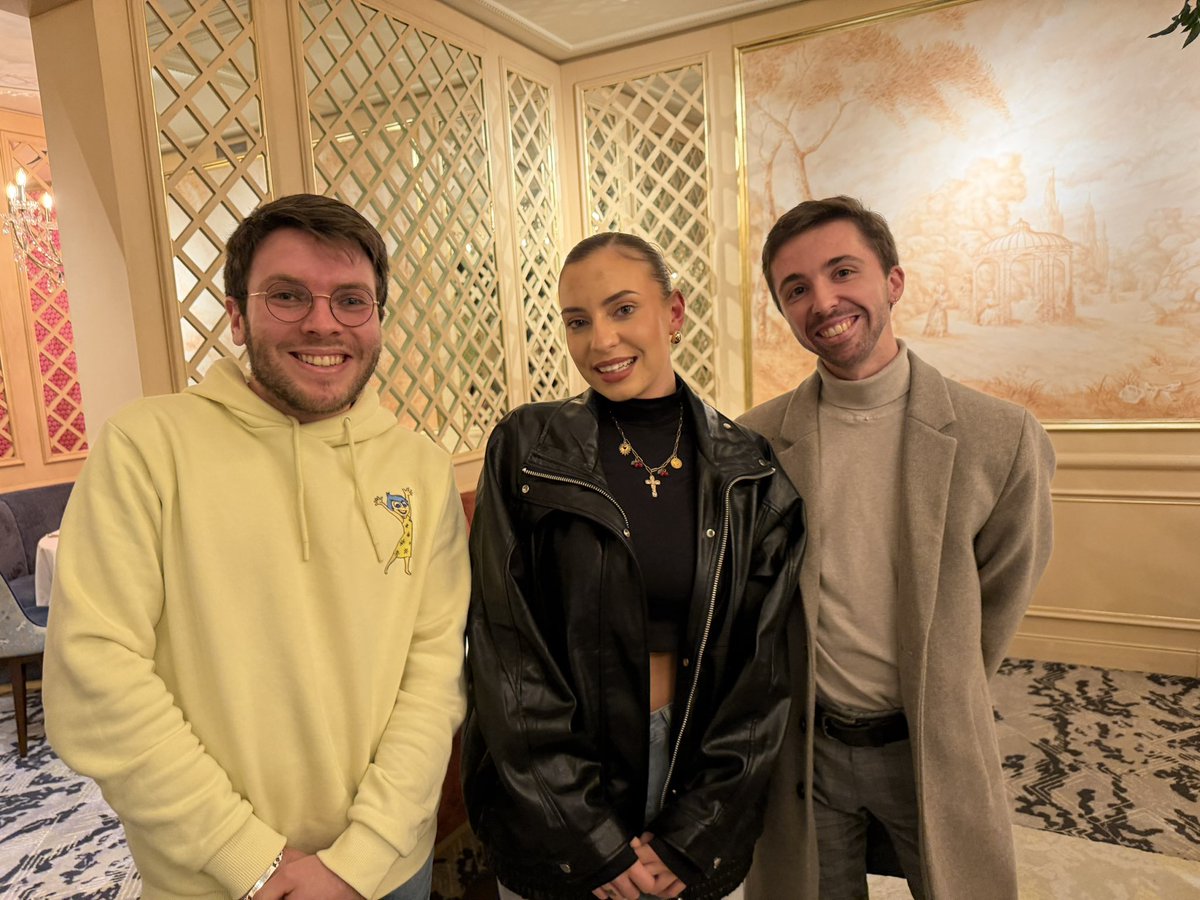 With a Valentine for me ! 💘

Love U ❤️

#LGBTQIAWithOrNotValentine