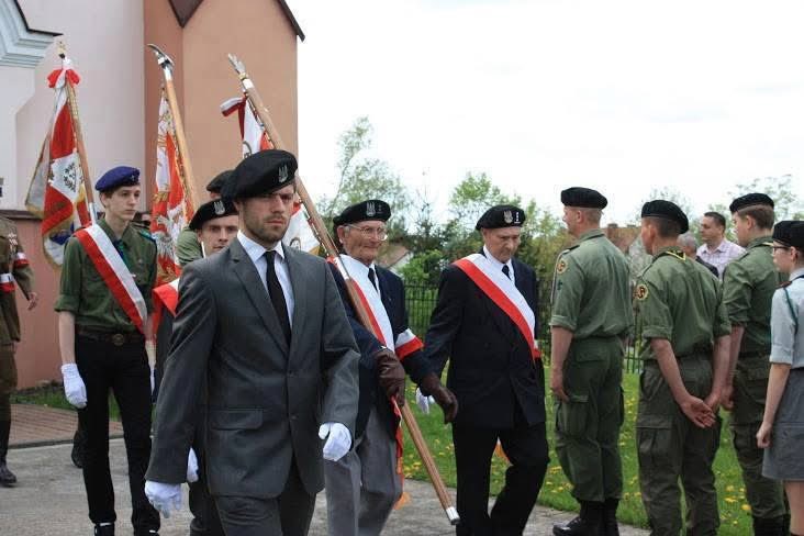 🇵🇱 Ostatni weteran Armii Krajowej w pow. łańcuckim por. Tadeusz Pudło w tym roku skończy 100-lat. Odwiedziliśmy go dziś z rodziną, w związku z kolejną rocznicą powstania AK i przekazaliśmy mu ryngraf od <a href="/RuchNarodowy/">Ruch Narodowy</a>. Przed laty wspólnie reprezentowaliśmy koło AK Łańcut.