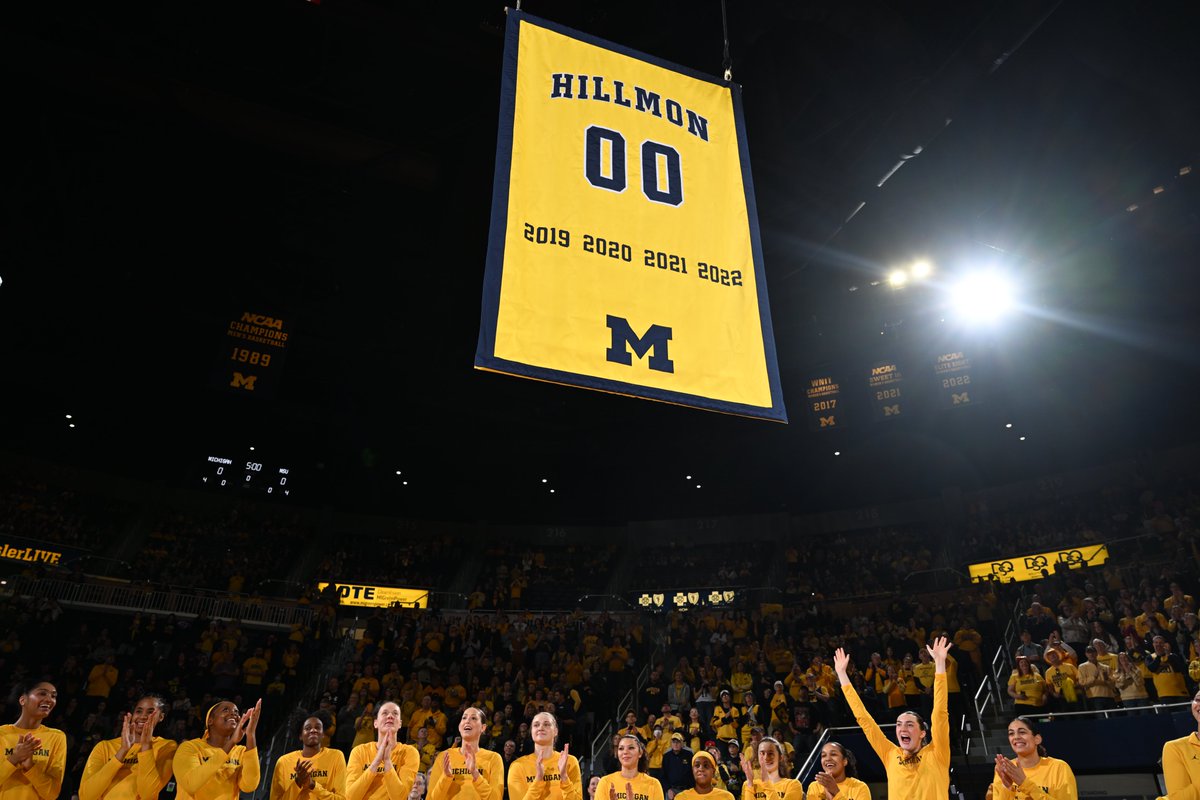 Naz in the rafters 🔥🤩

#NCAAWBB x 🎥 <a href="/umichwbball/">Michigan Women’s Basketball</a>