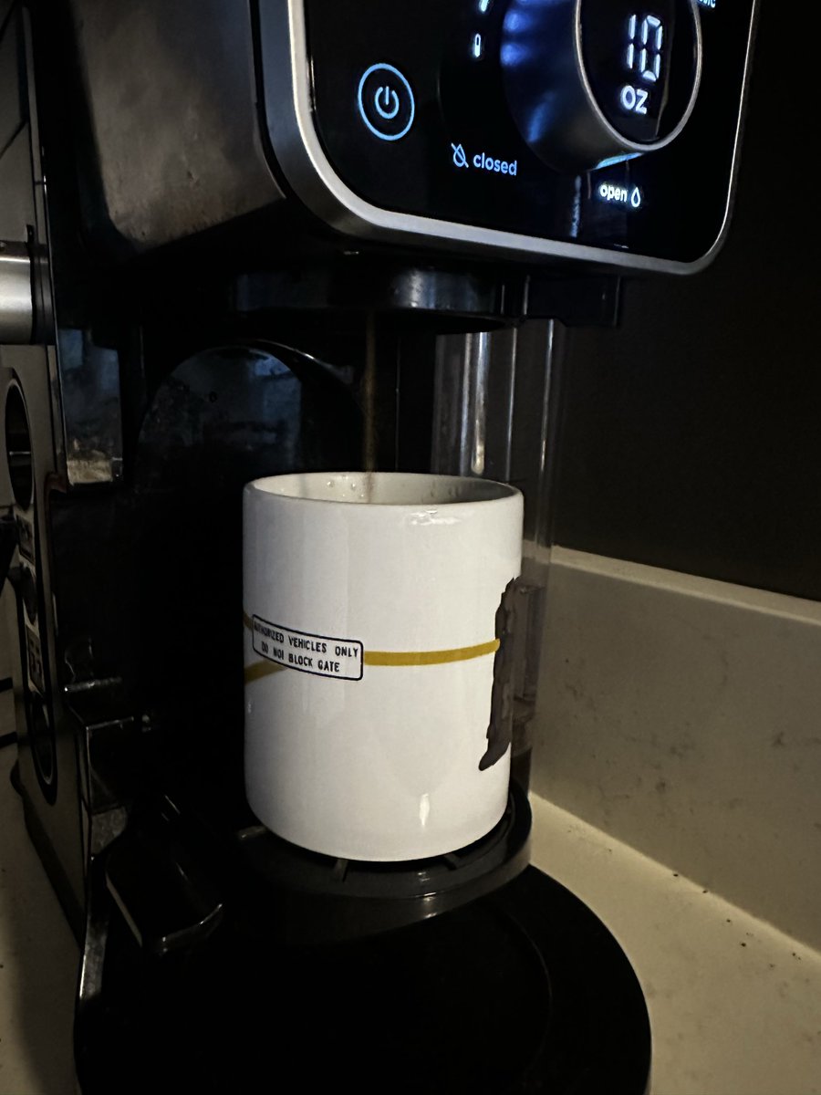 LeslieEThompson's tweet photo. @keithdunn fueling up https://t.co/fCjEDhmIKg