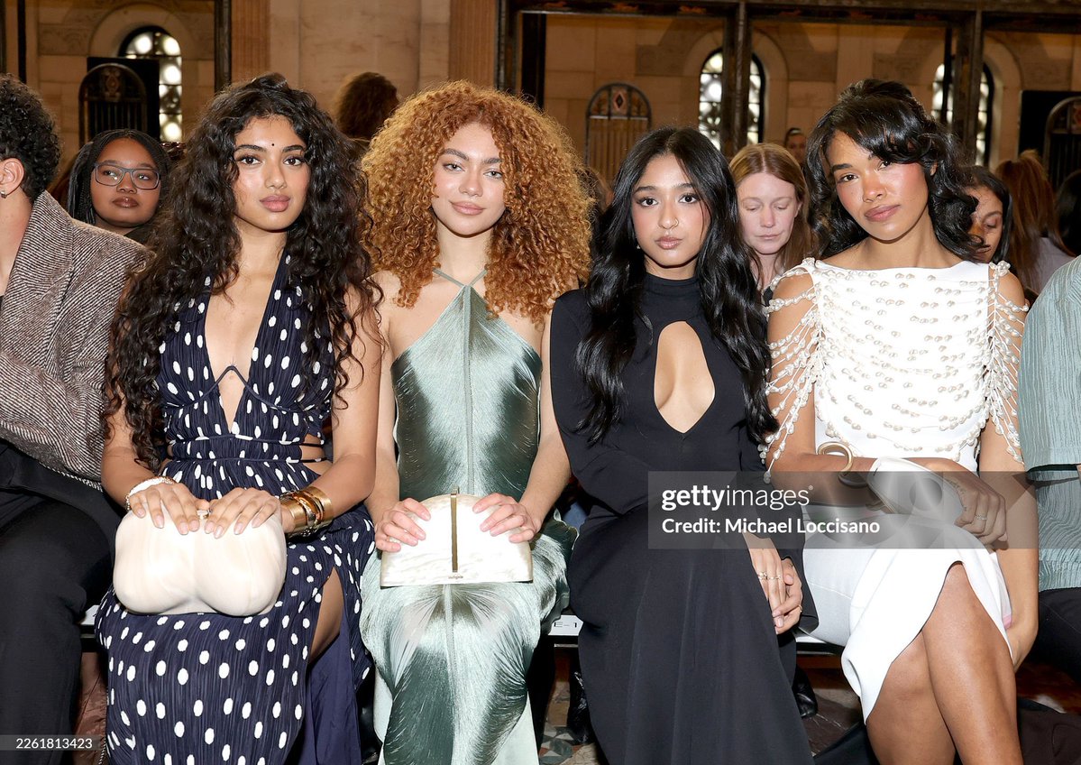 hollanovslut's tweet image. imagine walking a show and the front row is them. girl i’m TRIPPING