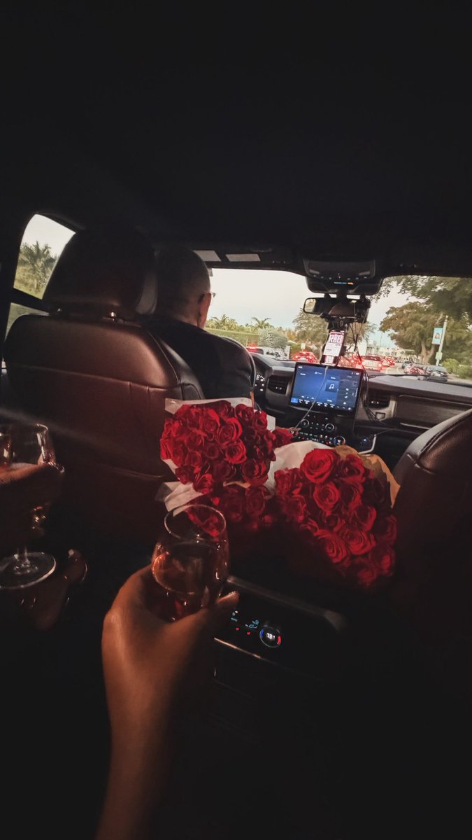 CShaee's tweet photo. About Valentine's Day 🥹🌹 https://t.co/I40XSjkdDs