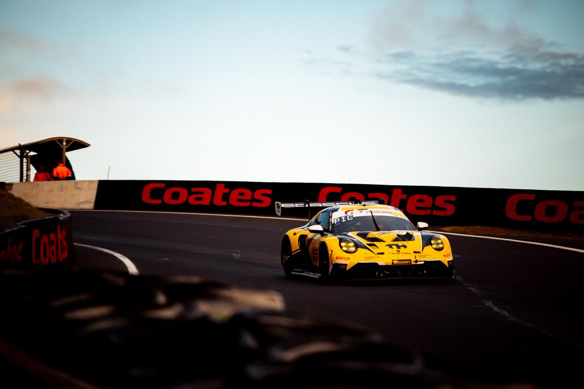 absolute_racing's tweet image. #B12Hr - ABSOLUTE RACING FIGHTS THROUGH CHAOS TO SIXTH AT BATHURST🇦🇺

@mattcampbell22_ 🎙️ "Unfortunately, the strategy never fell our way and it got tough towards the end to hold our position."

👉absoluteracing.net/news/absolute-…

#AbsoluteRacing #IGTC