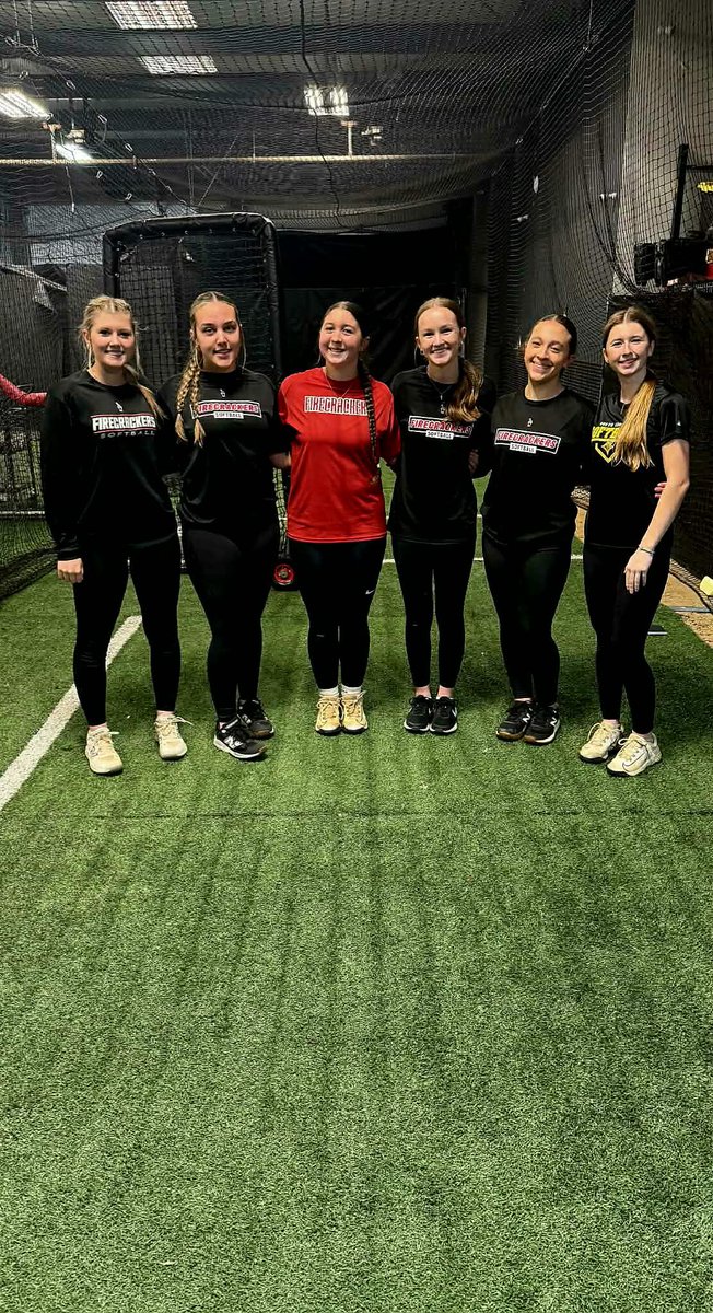 FC_Hooks's tweet image. Great day to be a Firecracker 🧨 Loved working with these young ladies on being dynamic and flowing with the ball Impressed with the quick feet and rapid fire! Can't wait to get the whole group together soon!🧨🥎❤️

#fcculture #FCSTRONG #firecrackersoftball #athletelife