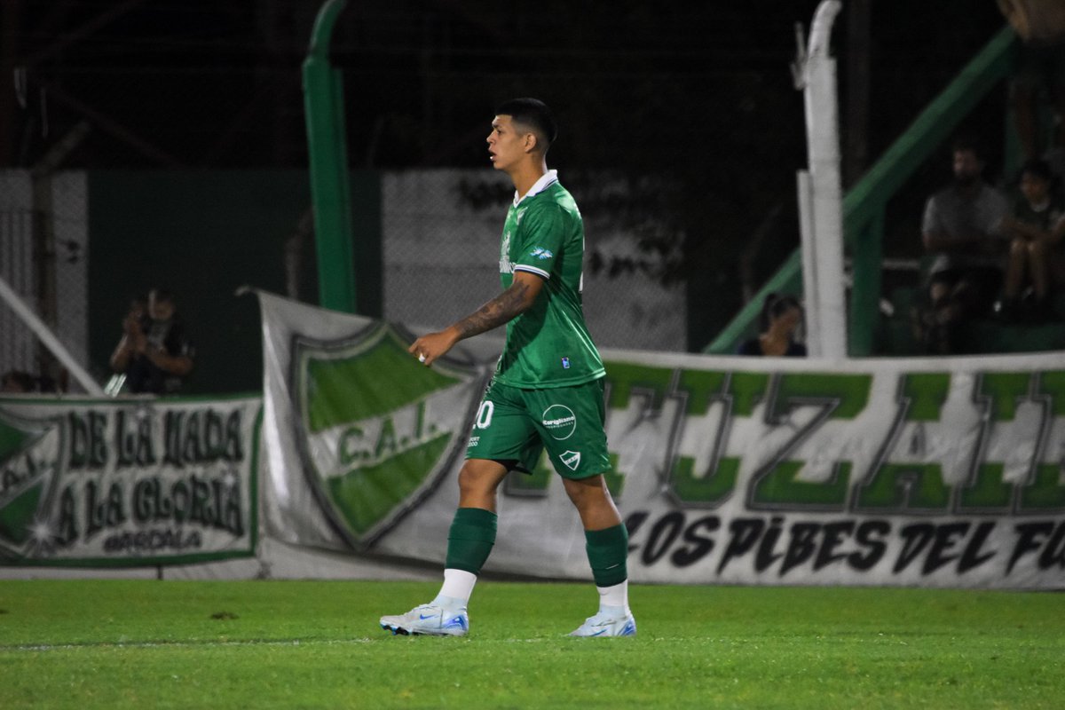 El viernes ante Deportivo Armenio hizo su debut en primera división Tomás Esquivel. Llegó al club en infantiles e hizo casi todas las inferiores en <a href="/JuvenilesLeon/">Ituzaingó Juveniles</a>.

¡Felicitaciones Tomás! Orgullo Verde 🟢