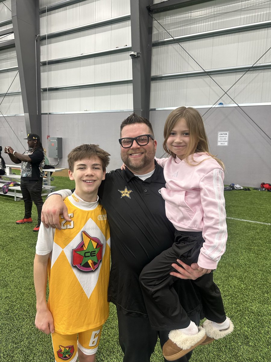 Nick_Schetzsle's tweet photo. Pretty cool to have @thecoachbradley work with @drewschetz324 today. Not a bad day for the kid. TD, INT and a few decent grabs. Looking forward to more. https://t.co/gpSonABCJ8