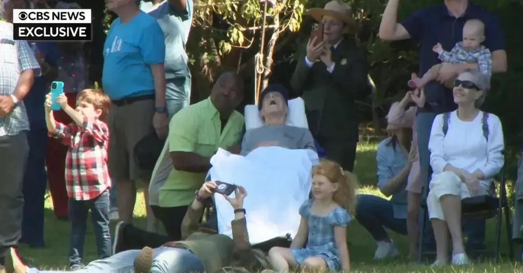 PrestonMcMurry's tweet image. I've seen how they treat weak &amp;amp; helpless citizens: They trot them out for photo ops. #smh 😏