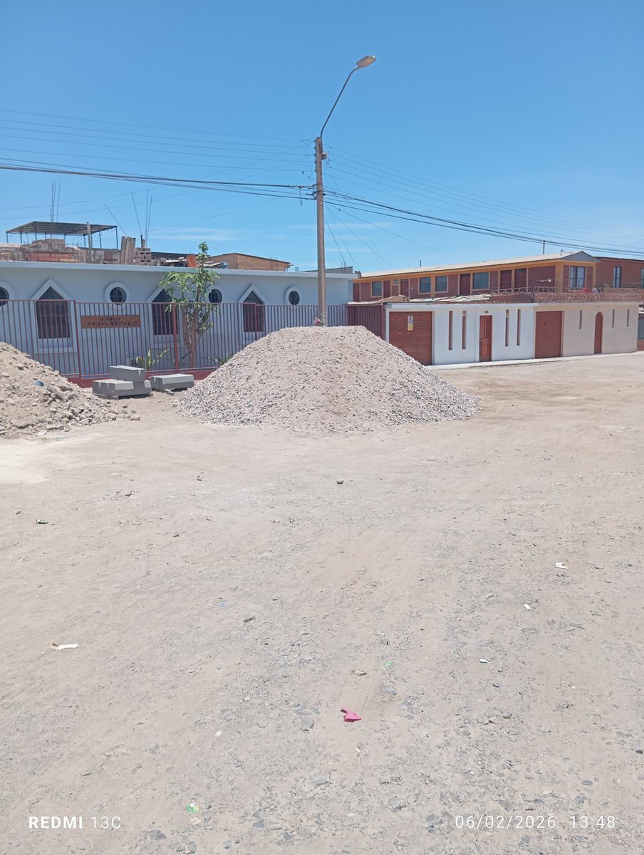 davroj's tweet photo. Que pasa con el gobierno, que no arregla estos trabajos ni fiscaliza, los Jueves se instala la feria y no se puede ni caminar la tercera edad @DPRAricayP @MTTArica @FronteraNorte15 @CarabArica https://t.co/ZQu4fIZffD