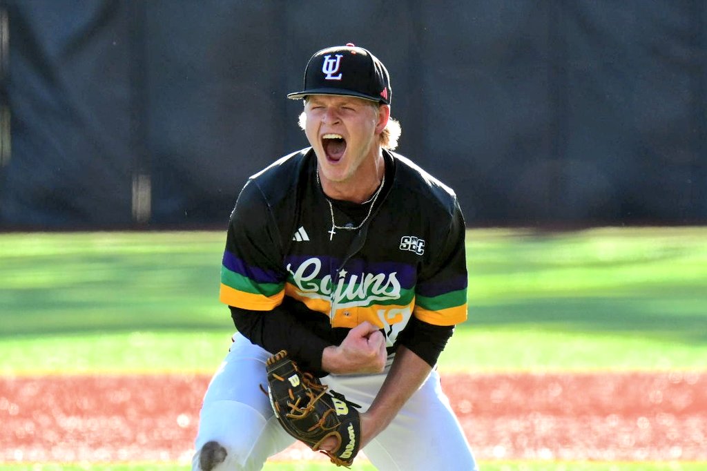 aaronfitt's tweet photo. FINAL: @RaginCajunsBSB holds on for a 9-7 win to avoid the sweep. Missouri State made em sweat in the 9th, scoring 1 and putting tying run aboard, but Garret Carter used good breaking balls for back to back Ks to end it. Good back-end arm there, 93-95 with deception, 2 breakers. https://t.co/2U8jK2nDcj