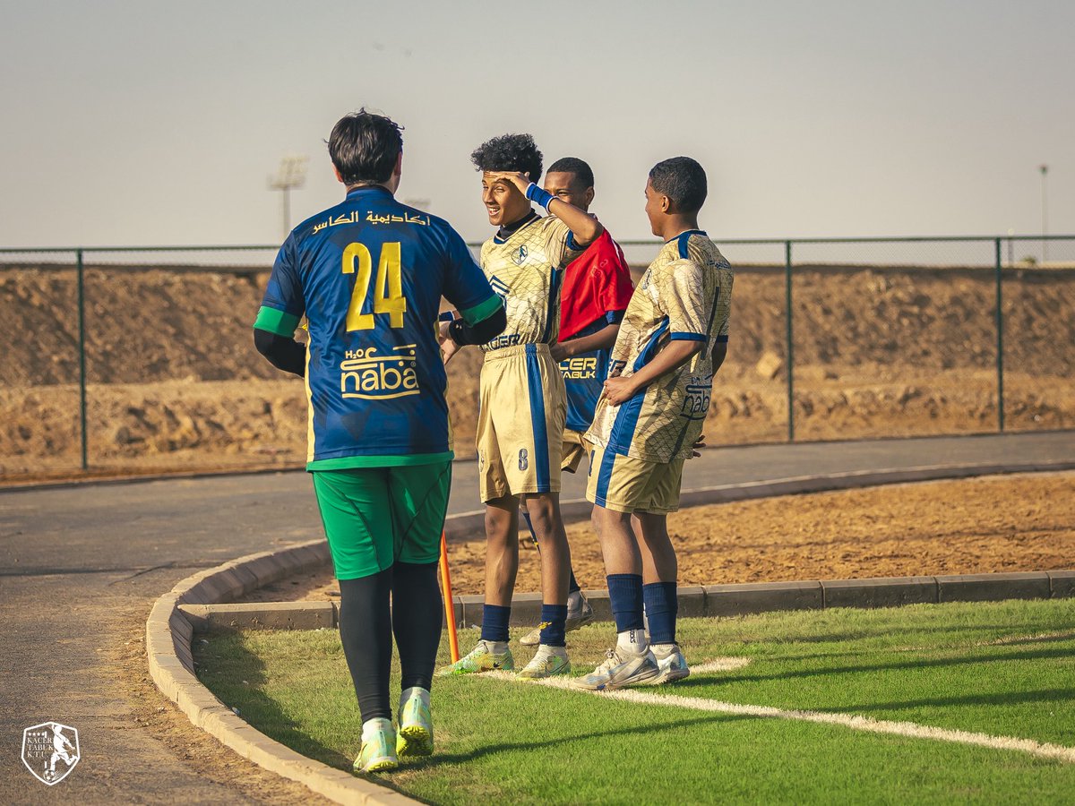 ALkasir_Club's tweet photo. " المتخصص 🦅 " 
عجزت شباكهم توقفه ومالقوا حل إلا .. 

#U14 #أكاديمية_الكاسر https://t.co/rhCGdqgxD9