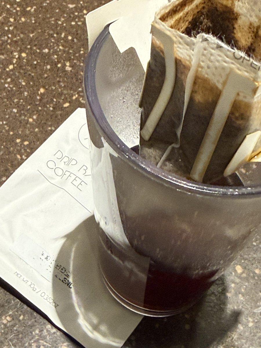 연휴 출근에도 날
살리는건 트칭이
챙겨준 커피가아닐ㄲ ㅏ?ㅇ ㅏ 자