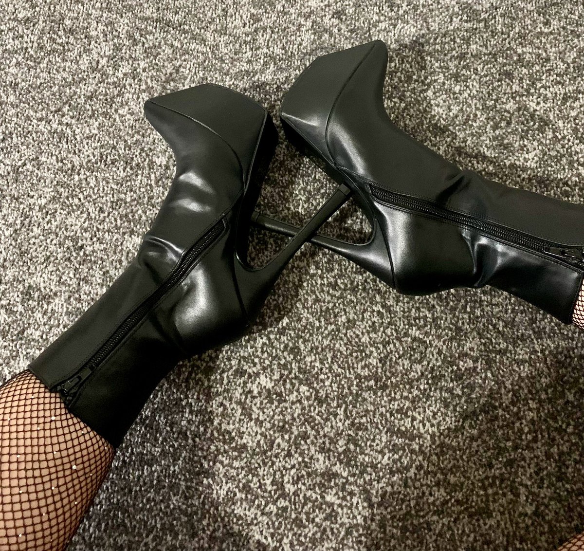 Mistress Rachel tweet media