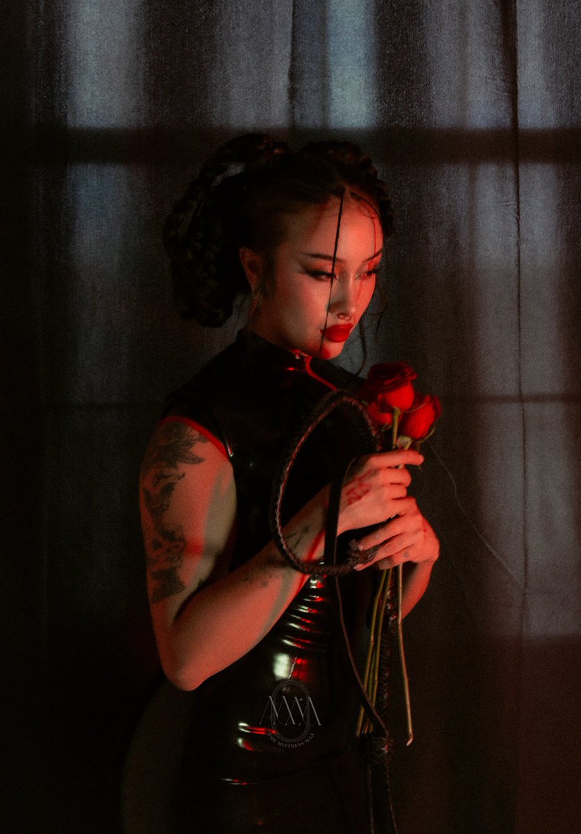 Part rose, part thorn 🥀