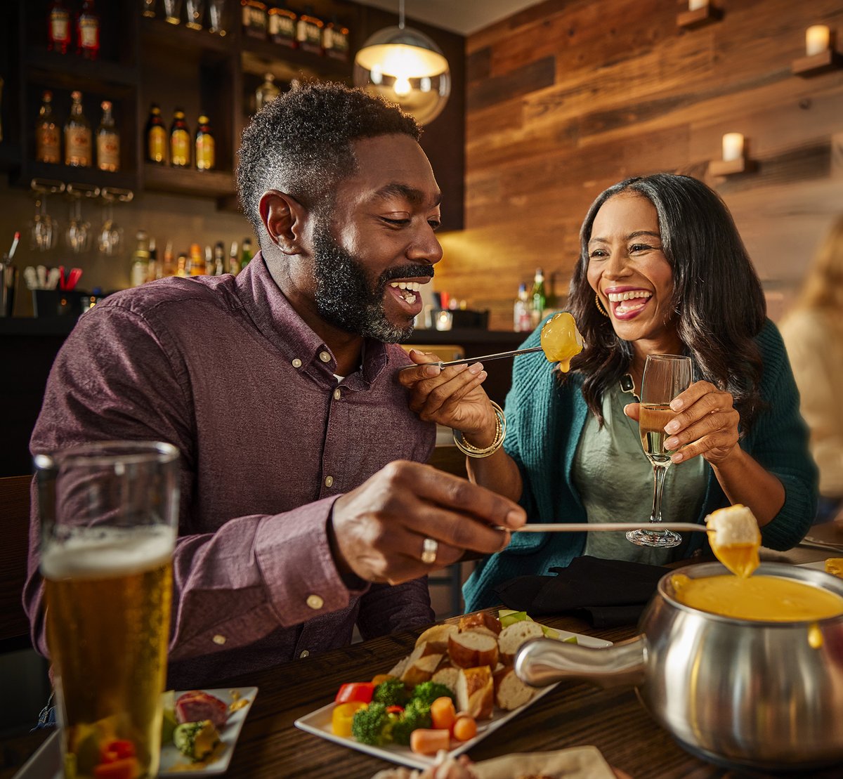 DebNichols56513's tweet photo. Hour of happiness, lifetime of memories ...
Gather in our bar for half priced cheese and chocolate, every Monday - Thursday 4-6! https://t.co/mTgqcrS8F0