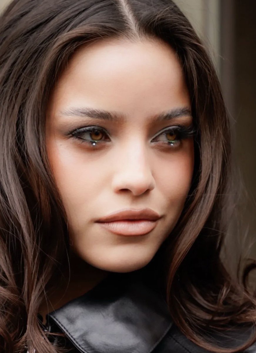 emiliamernesbra's tweet image. Mais da Emilia no desfile de Cult Gaia #NYFW