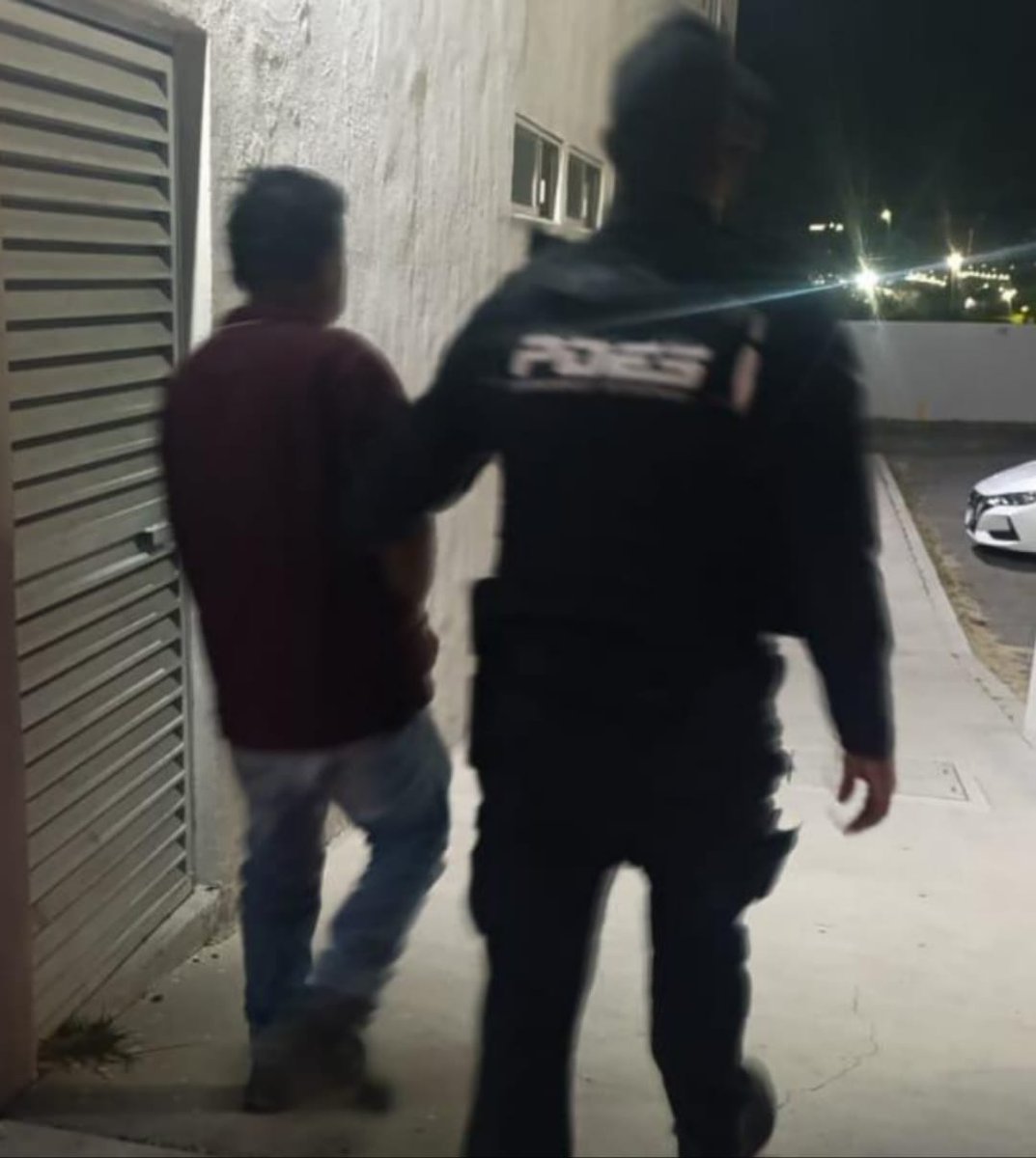 👮 Detenido por violencia familiar en Loma Bonita
<a href="/POESQro/">POES Querétaro</a> acudieron en auxilio de una mujer al exterior de su casa porque su esposo estaba alcoholizado y violento, por lo que quería realizar una denuncia. Policías procedieron a la detención del presunto responsable.