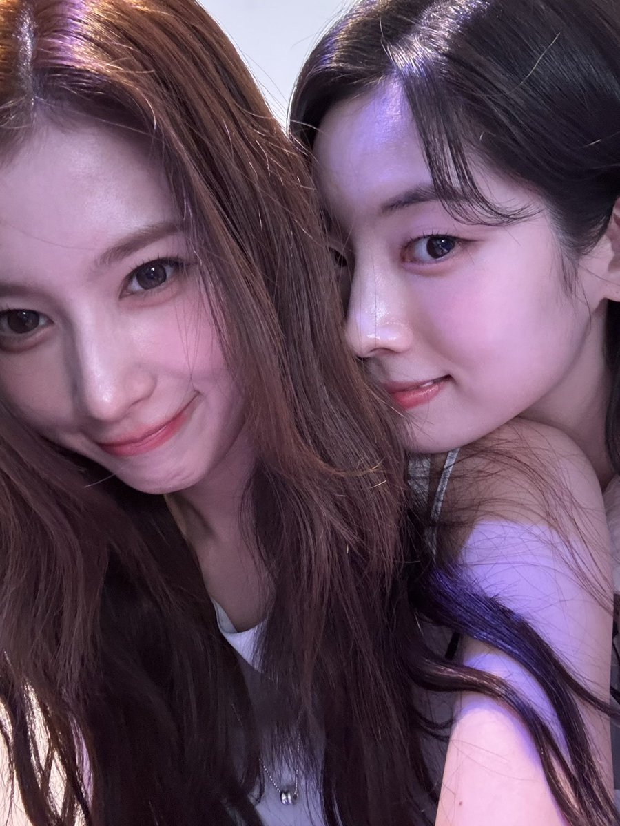 [DH🤍] 260216 5:59am KST
260215 3:59pm EST

“Sana unnie said in our group chat that we should take another group photo like that when I come back 🥹”
“So sweet, Sana unnie”
“I hearted the message”
“SAIDA selfie”
“💟”