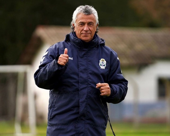 Ponía 4 delanteros, íbamos siempre para adelante. Te extraño <a href="/pipogorosito10/">Pipo Gorosito</a>.