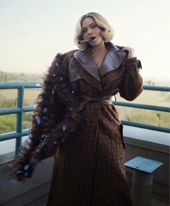 Ariana Grandeek tweet media