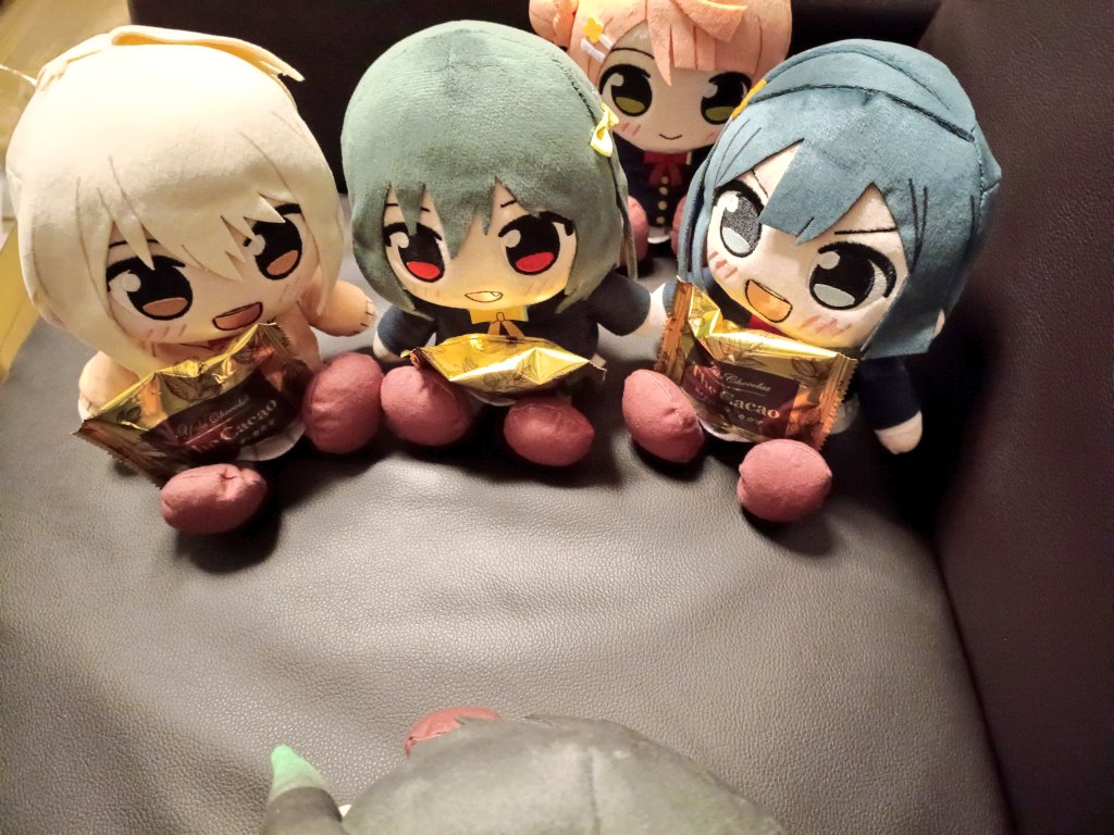 🔖「侑さん！受け取ってくれますか？」
🎙️「侑さん！私を選んでくれますよね？」
🙌「ゆうゆなら絶対アタシを選ぶよね！」

🎹「えぇーーー?どうしよう…えっ…ﾋｯﾋｯ
　　ﾋﾄﾘﾀﾞｹﾅﾝﾃｴﾗﾍﾞﾅｲﾖｰｰｰ!?」

🎀「侑ちゃん？」