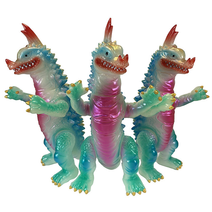 maxtoyco's tweet photo. Glow in the dark #kaiju Axron painted by @marknagataart now via https://t.co/UjDbqqZX7s 🎉🦖 #sofubi #dino https://t.co/bfEYyqzxWu