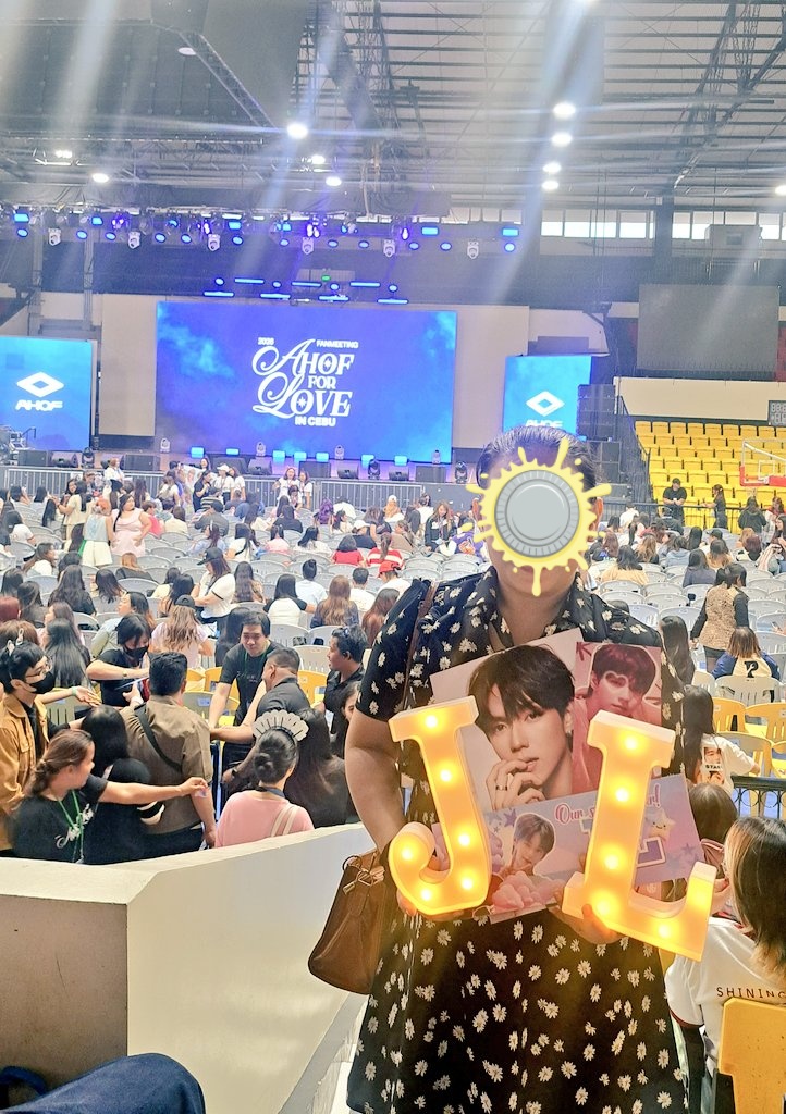 emjeeey_z's tweet image. May hangover pa nga! 😭 Parang concert yung pinuntahan namin sa lower box (back part). Since wall na yung likod namin, halos buong show kaming nakatayo! 😆

Salamat talaga sa buhay mo @mygaeulaxy! Dahil sa pa-GA mo, nakita ko ang AHOF. 😭 Ganda nyo po! ☺️

AHOF
#AHOFforLOVEinCEBU