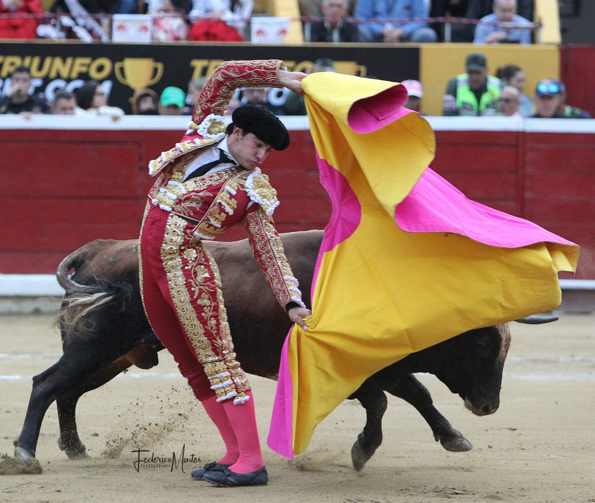 #15Feb | #Mérida | “Colombo” indulta con sapiencia a «Merideño» saliendo en hombros junto a un Fandi de altos kilates fronteradigital.com.ve/entrada/69641 | #Entretenimiento