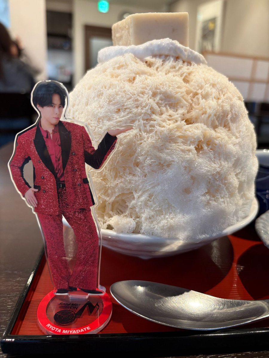 daizylapi's tweet image. 仕事帰りかき氷活動

フルーツとの組み合わせで提供されることが多い、甘酒が主役のかき氷。
うれしくて速攻で予約訪問。
プリンは硬めなので取り分け皿付き。
柚子蜜かジンジャーシロップが選べて、わたしはジンジャーで。
プリンはもちろん、甘酒豆乳クリームめちゃうまで最後まで甘酒味を楽しめた。