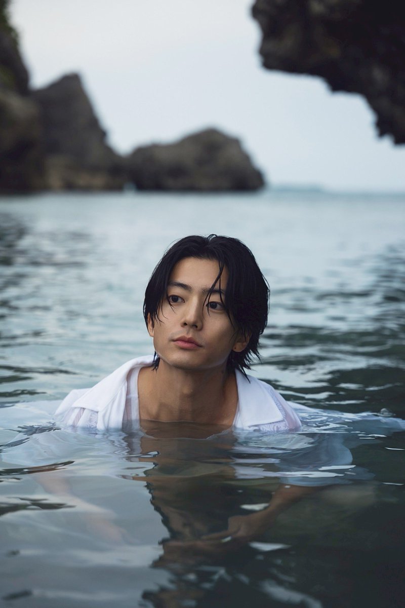 伊藤さんへ(*^^*)　「110／500」【ACME】「SOLE」フェイズ3 伊藤健太郎写真集「JUNCTION」 限定版表紙アザーカットを公開📷 限定版