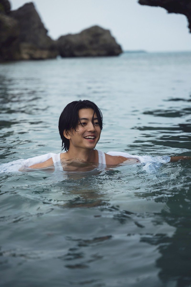 伊藤健太郎写真集「JUNCTION」 限定版表紙アザーカットを公開📷 限定版
