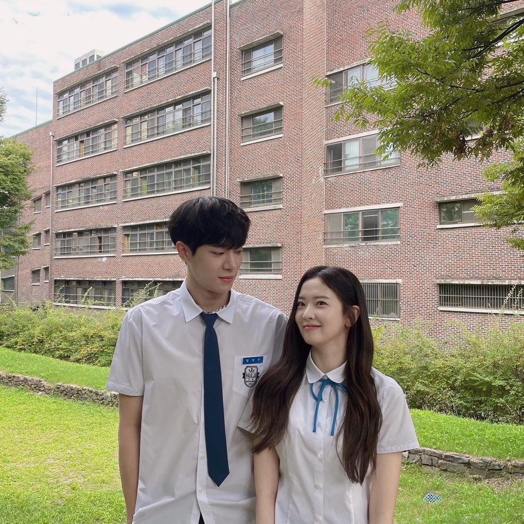 ehh_choo's tweet photo. 좋아하는 영우 사진들을 더하며 . .
새해 복 많이 받아요 후추소녀들 ♡ https://t.co/8rdCrxkd74