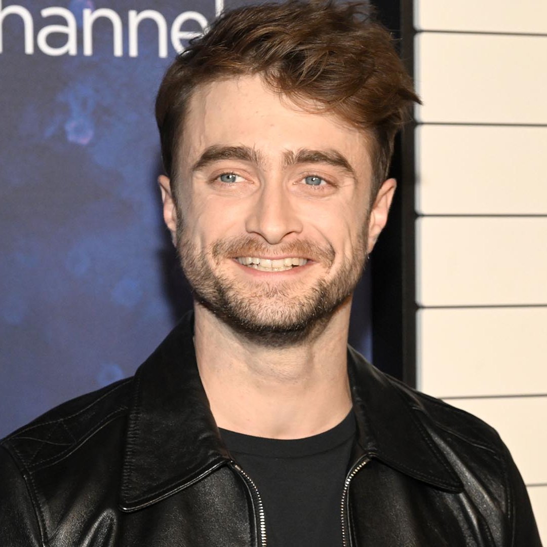 seriesemcena's tweet photo. Daniel Radcliffe falou sobre como os comentários transfóbicos de J.K. Rowling o deixaram profundamente triste:

“No final das contas, isso me deixa realmente triste porque eu olho para a pessoa que conheci, os momentos em que nos encontramos, os livros que ela escreveu, o mundo que ela criou e tudo isso é, para mim, tão profundamente empático. […] Mulheres trans são mulheres. Qualquer afirmação contrária apaga a identidade e dignidade das pessoas transgênero e vai contra todos os conselhos dados por associações profissionais de saúde que têm muito mais experiência nesse assunto do que Rowling ou eu.”