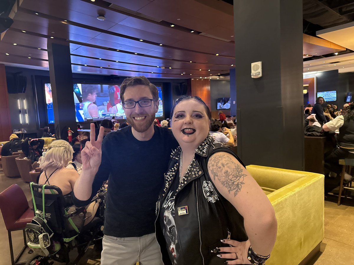 DestofCosplay's tweet photo. @justinbriner Ok but you were actually so sweet and down to earth! I hope to see you at a con again soon!! ☺️ https://t.co/IoeyLBwarG