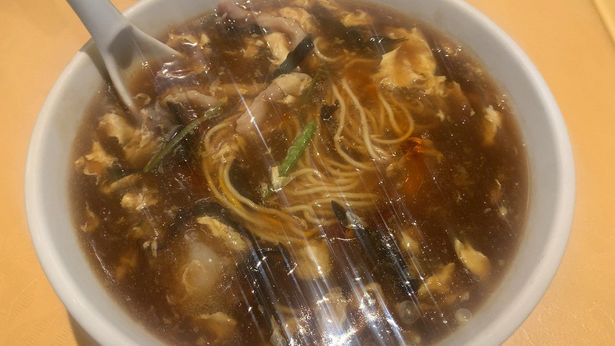 tokkun666's tweet photo. 二日酔いには酸辣湯麺が良いとジブさんが言ってたので食べに来た。

輝く水面に誘い込まれた水鳥は湖のほとりで羽根を休ませている。

気付くと私はアメンボになっていた。

確かにそこには輪廻の片鱗が見えていたのだ。 https://t.co/0ngQ8ybobI