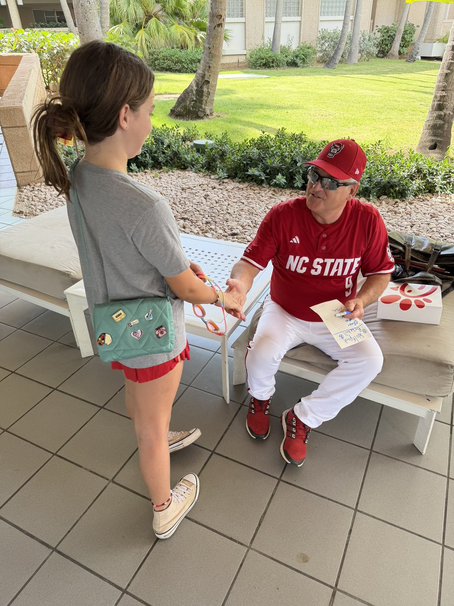 adamlytch's tweet photo. Thanks @Elliott_Avent for taking time with my girls this weekend, they are huge fans of the #Pack9 skipper https://t.co/38NIA9VRsE