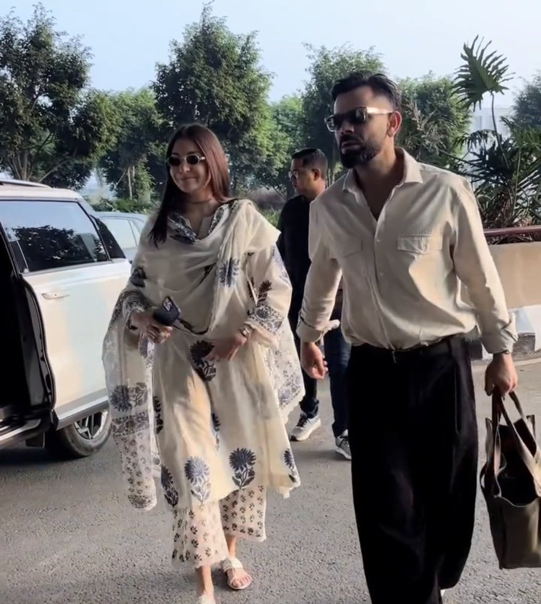 VIRAT KOHLI &amp; ANUSHKA SHARMA AT MUMBAI AIRPORT TODAY. ♥️