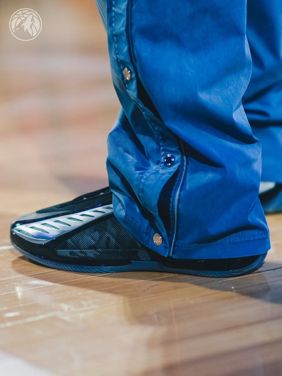 This might be the best adidas AE2 colorway yet ⚫️🔥 @anthonyedwards