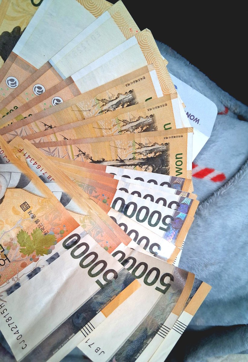 fr2e_u's tweet image. 세뱃돈 히히
이 나이에 세뱃돈 받는 건 좀 그래서 친척들한테 안 받았더니 아부디가 챙겨주셨어요 🥹
다들 새해 복 많이 받으세요!!! 🙇‍♂️✨️