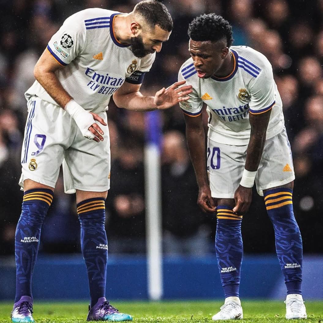 🗣️ Vinícius Jr: “Mi compañero de equipo favorito siempre será Karim Benzema. Fue muy especial. En el campo nos entendíamos sin ni siquiera mirarnos, ya sabíamos dónde estábamos (ríe)

No pude jugar junto a Cristiano Ronaldo pero no me puedo quejar, Karim me enseñó un montón."