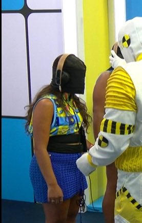acervoalessia's tweet photo. fãs não aguentam ver tantos artistas internacionais no carnaval do brasil então vendaram alessia cara e a trouxeram à força pro brasil confira https://t.co/uAgmB3kYNp