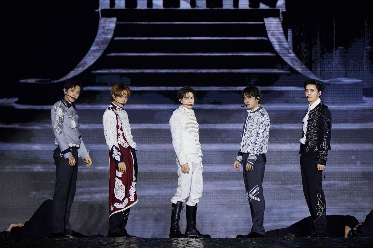 CHANYEOL D.O. KAI SEHUN SUHO